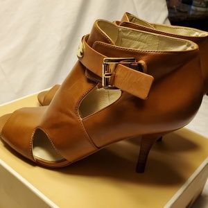 Michael Kors ankle pumps